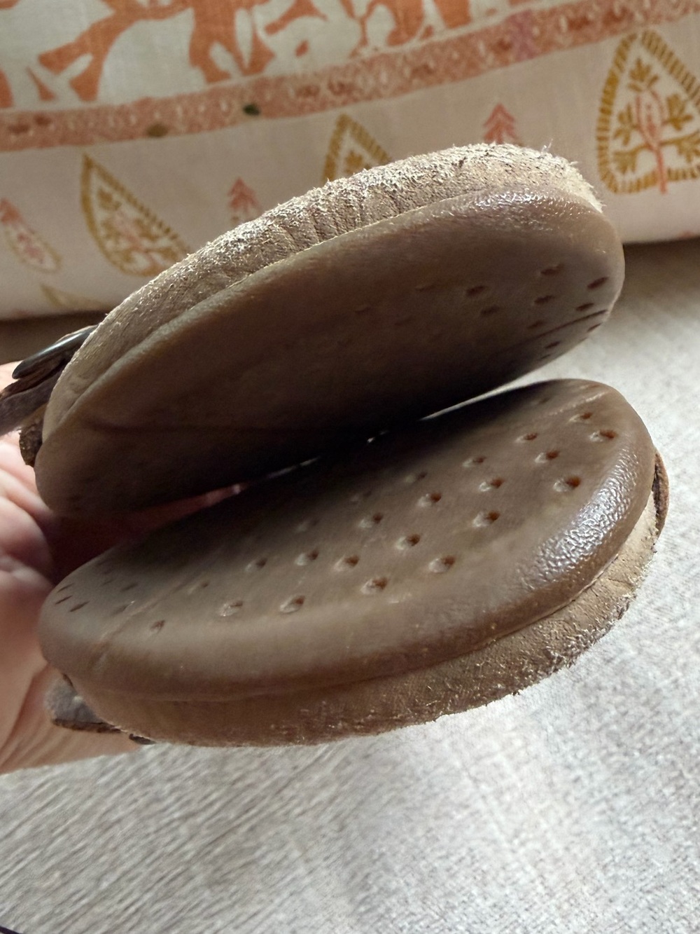 Taos "Good Times" Slip On Tan Leather Sandals. Women's Size: 6. - Picture 5 of 9